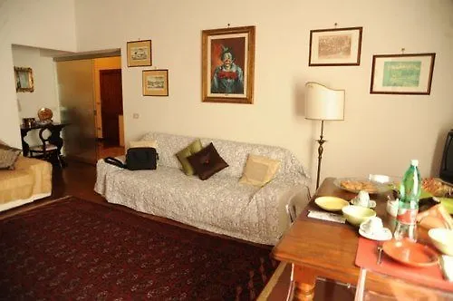 La Rosa Townhouse 4*