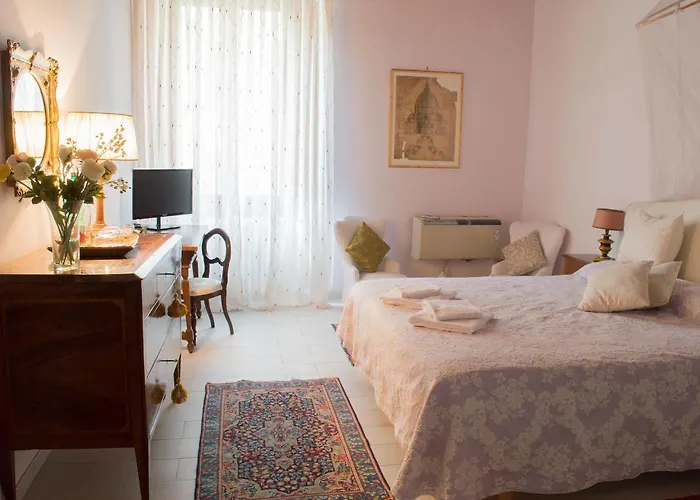 Bed & Breakfast La Rosa Townhouse 4*