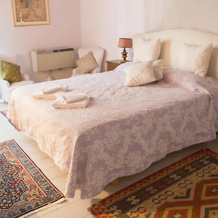 Bed & Breakfast La Rosa Townhouse